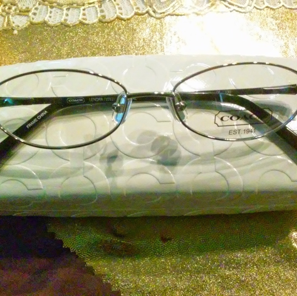 "COACH" designer eyeglasses - Picture 4 of 5